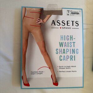 New In Box / NWT ASSETS by SPANX High-Waist Shaping Capri Size 3 Nude